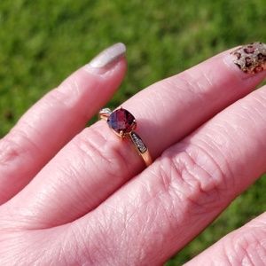10kt yellow gold garnet ring
